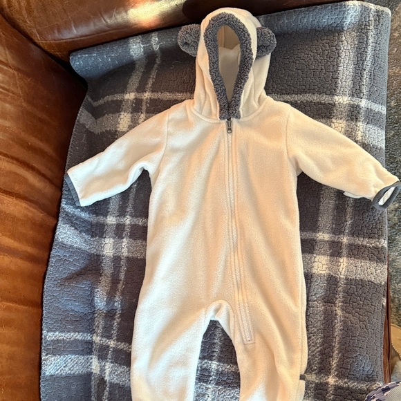 Columbia Cream and Gray Kids Footie 3-6 months - Picture 1 of 4